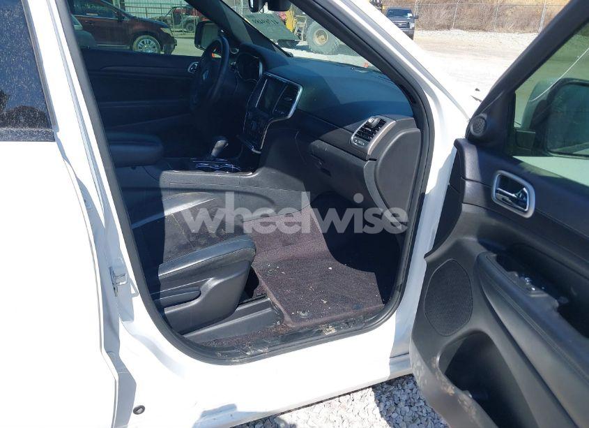 Photo 5 of 2018 Jeep Grand CHEROKEE ALTITUDE 4X4 (VIN 1C4RJFAG0JC177991)