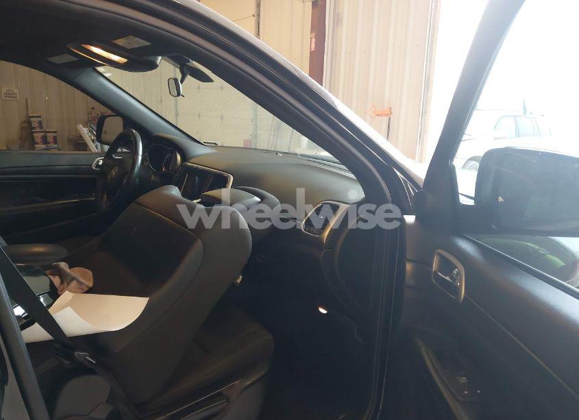 Photo 5 of 2018 Jeep Grand CHEROKEE LAREDO E 4X4 (VIN 1C4RJFAG0JC503756)