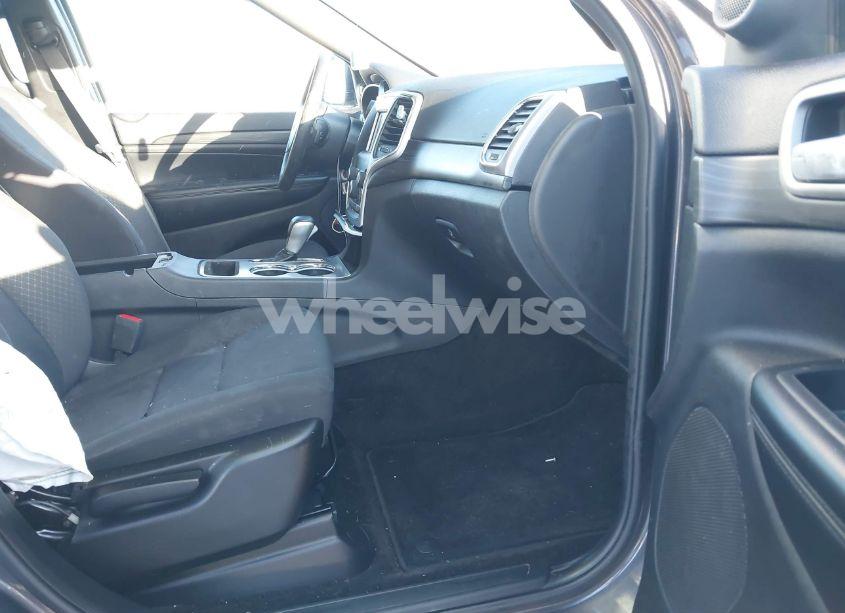 Photo 5 of 2019 Jeep Grand CHEROKEE LAREDO E 4X4 (VIN 1C4RJFAG0KC607925)