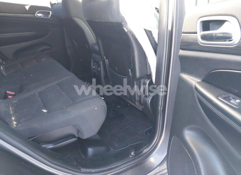 Photo 8 of 2019 Jeep Grand CHEROKEE LAREDO E 4X4 (VIN 1C4RJFAG0KC607925)