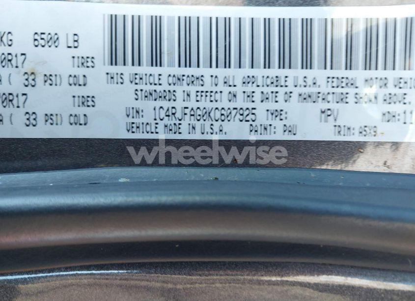 Photo 9 of 2019 Jeep Grand CHEROKEE LAREDO E 4X4 (VIN 1C4RJFAG0KC607925)