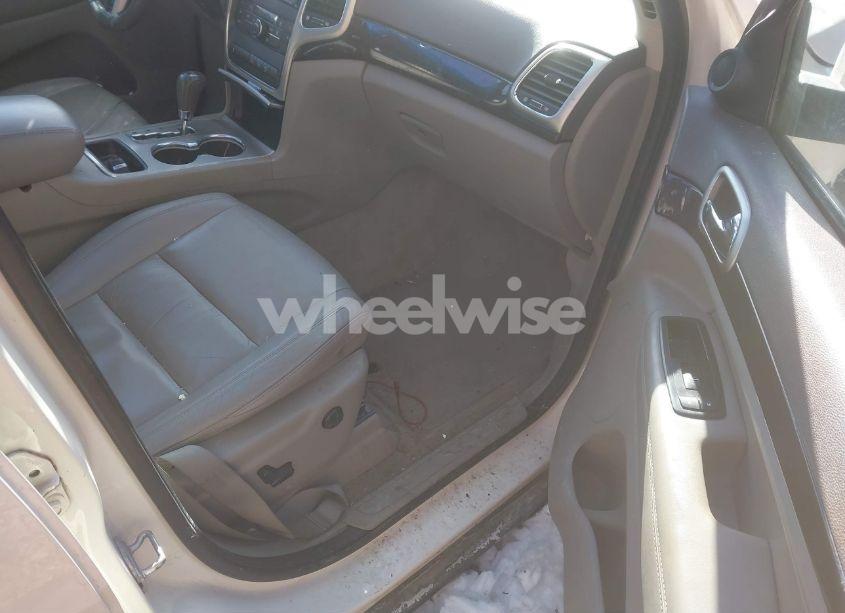 Photo 5 of 2012 Jeep Grand CHEROKEE LAREDO (VIN 1C4RJFAG1CC127927)