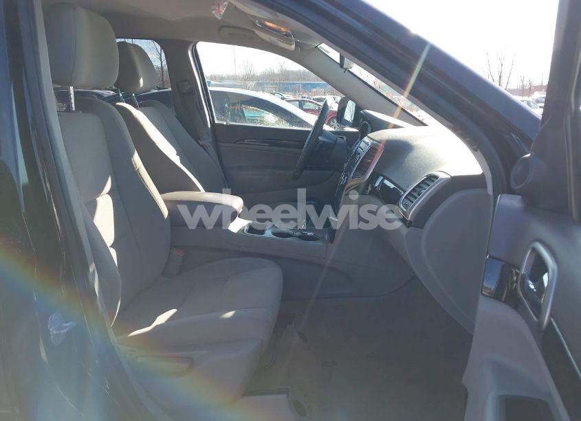 Photo 5 of 2013 Jeep Grand CHEROKEE LAREDO (VIN 1C4RJFAG1DC552985)