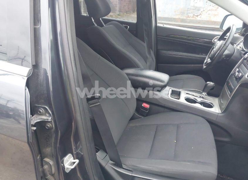 Photo 5 of 2013 Jeep Grand CHEROKEE LAREDO (VIN 1C4RJFAG1DC557992)