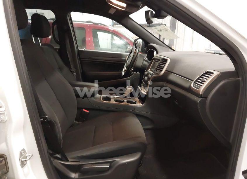 Photo 5 of 2016 Jeep Grand CHEROKEE LAREDO (VIN 1C4RJFAG1GC414111)