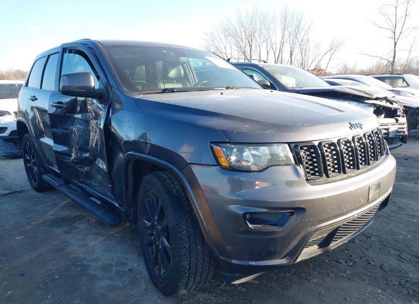 2017 Jeep Grand CHEROKEE ALTITUDE 4X4 (VIN 1C4RJFAG1HC910012) main photo