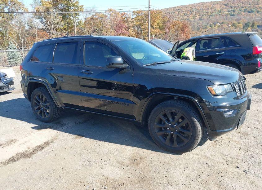 2017 Jeep Grand CHEROKEE ALTITUDE 4X4 (VIN 1C4RJFAG1HC951935) main photo