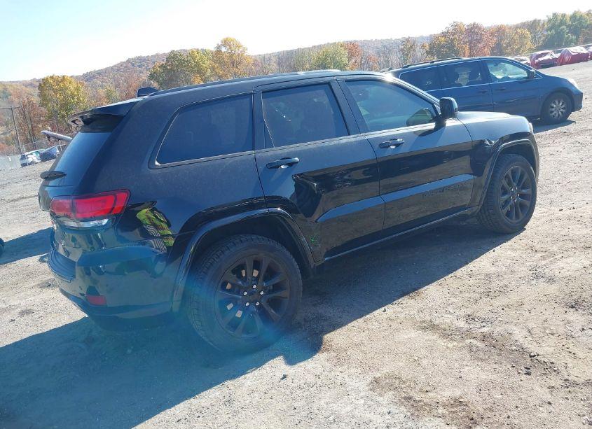 Photo 4 of 2017 Jeep Grand CHEROKEE ALTITUDE 4X4 (VIN 1C4RJFAG1HC951935)