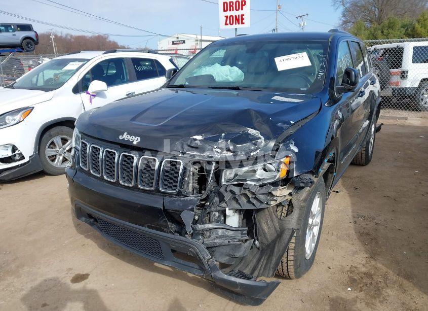 Photo 2 of 2018 Jeep Grand CHEROKEE LAREDO E 4X4 (VIN 1C4RJFAG1JC146927)