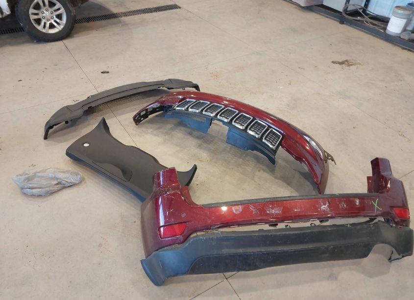 Photo 12 of 2019 Jeep Grand CHEROKEE LAREDO E 4X4 (VIN 1C4RJFAG1KC636334)