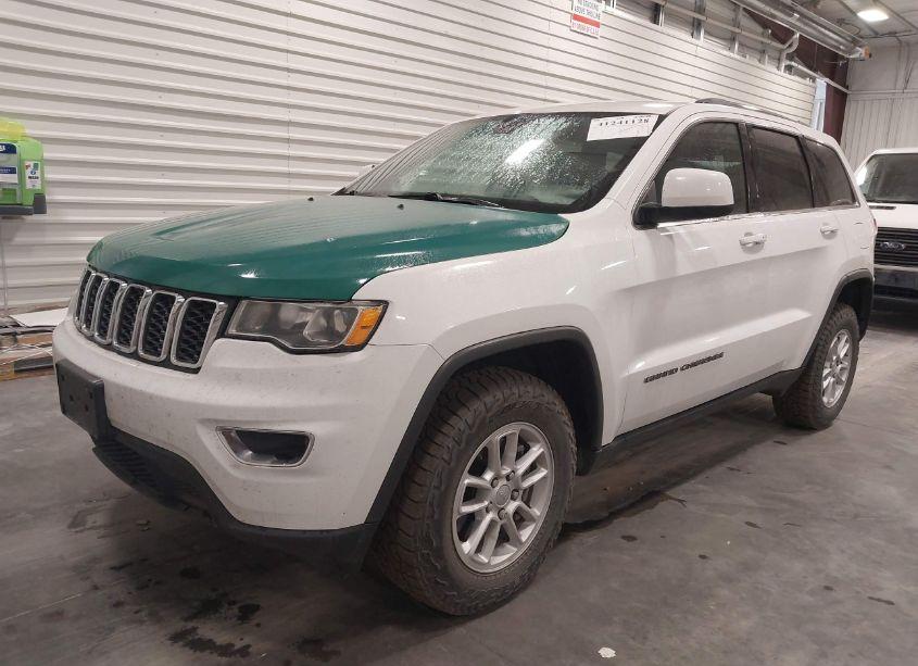 Photo 2 of 2019 Jeep Grand CHEROKEE LAREDO E 4X4 (VIN 1C4RJFAG1KC648581)