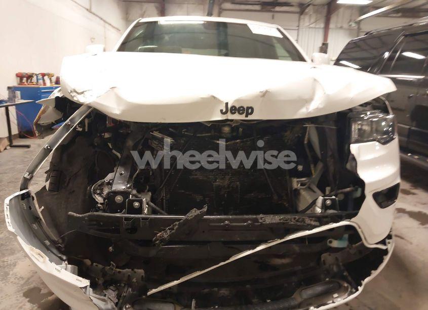 Photo 6 of 2019 Jeep Grand CHEROKEE ALTITUDE 4X4 (VIN 1C4RJFAG1KC694590)