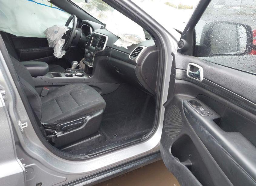 Photo 5 of 2019 Jeep Grand CHEROKEE LAREDO E 4X4 (VIN 1C4RJFAG1KC719715)