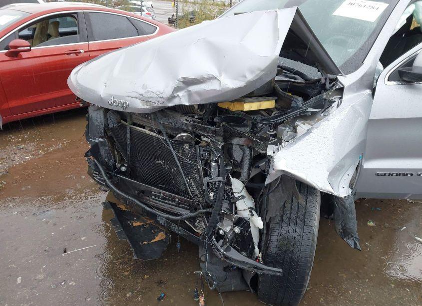 Photo 6 of 2019 Jeep Grand CHEROKEE LAREDO E 4X4 (VIN 1C4RJFAG1KC719715)