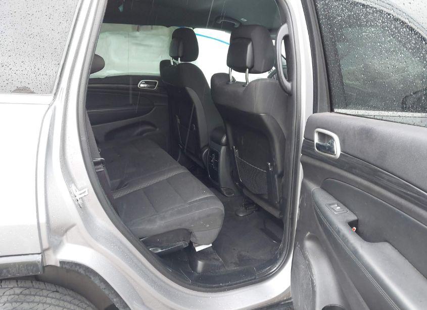 Photo 8 of 2019 Jeep Grand CHEROKEE LAREDO E 4X4 (VIN 1C4RJFAG1KC719715)