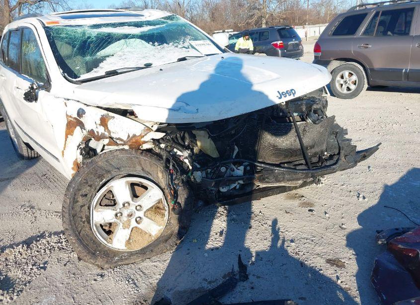 Photo 12 of 2012 Jeep Grand CHEROKEE LAREDO (VIN 1C4RJFAG2CC189885)