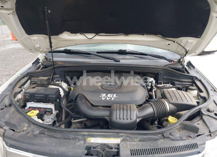 Photo 10 of 2012 Jeep Grand CHEROKEE LAREDO (VIN 1C4RJFAG2CC207883)