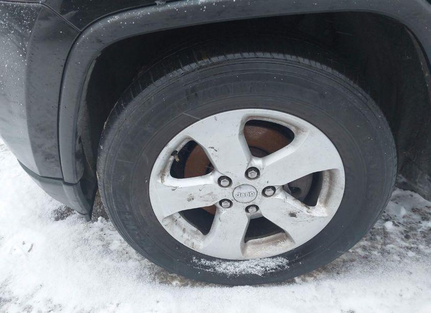 Photo 18 of 2012 Jeep Grand CHEROKEE LAREDO (VIN 1C4RJFAG2CC343673)