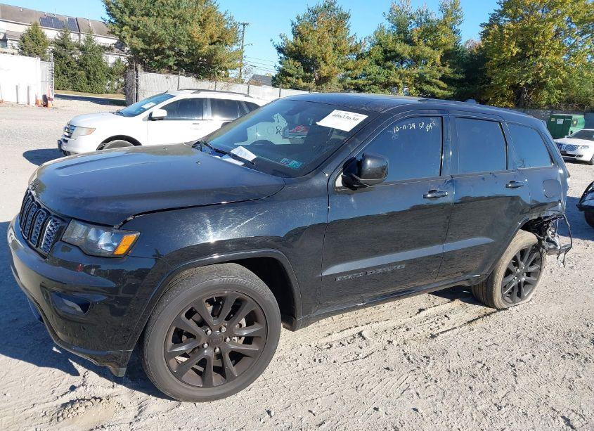 Photo 2 of 2017 Jeep Grand CHEROKEE ALTITUDE 4X4 (VIN 1C4RJFAG2HC828662)
