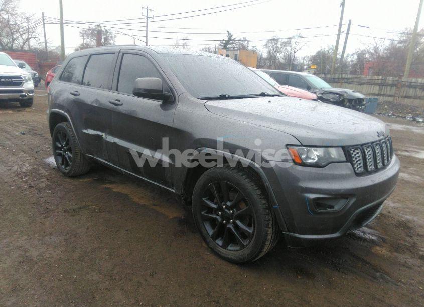 2017 Jeep Grand CHEROKEE ALTITUDE 4X4 (VIN 1C4RJFAG2HC926896) main photo