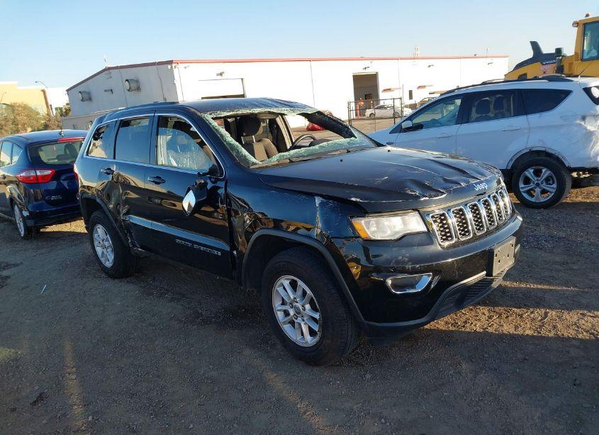 2018 Jeep Grand CHEROKEE LAREDO 4X4 (VIN 1C4RJFAG2JC246017) main photo