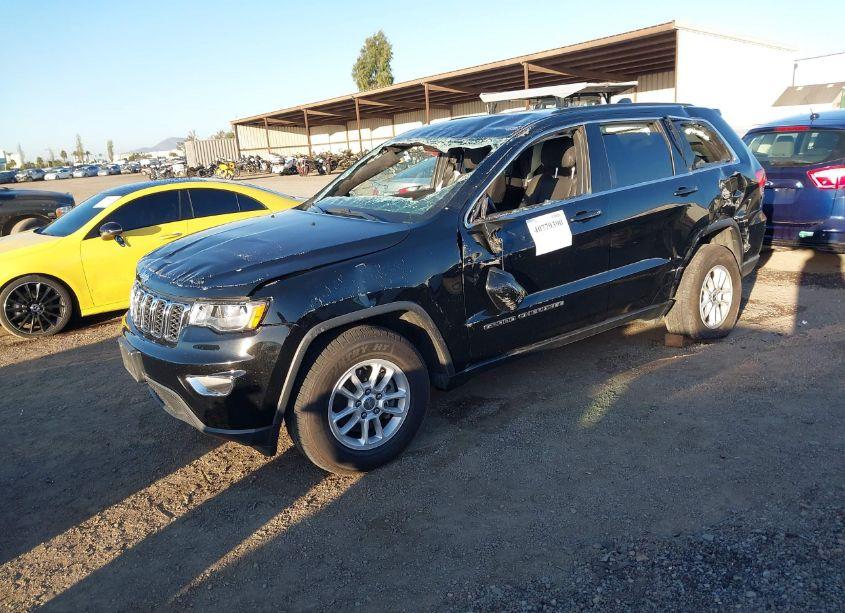 Photo 2 of 2018 Jeep Grand CHEROKEE LAREDO 4X4 (VIN 1C4RJFAG2JC246017)