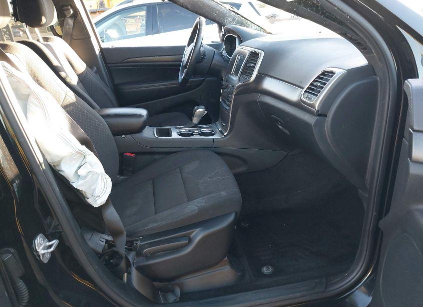 Photo 5 of 2018 Jeep Grand CHEROKEE LAREDO 4X4 (VIN 1C4RJFAG2JC246017)