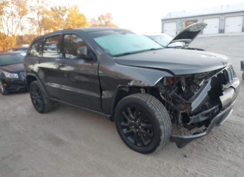 2018 Jeep Grand CHEROKEE ALTITUDE 4X4 (VIN 1C4RJFAG2JC257552) main photo