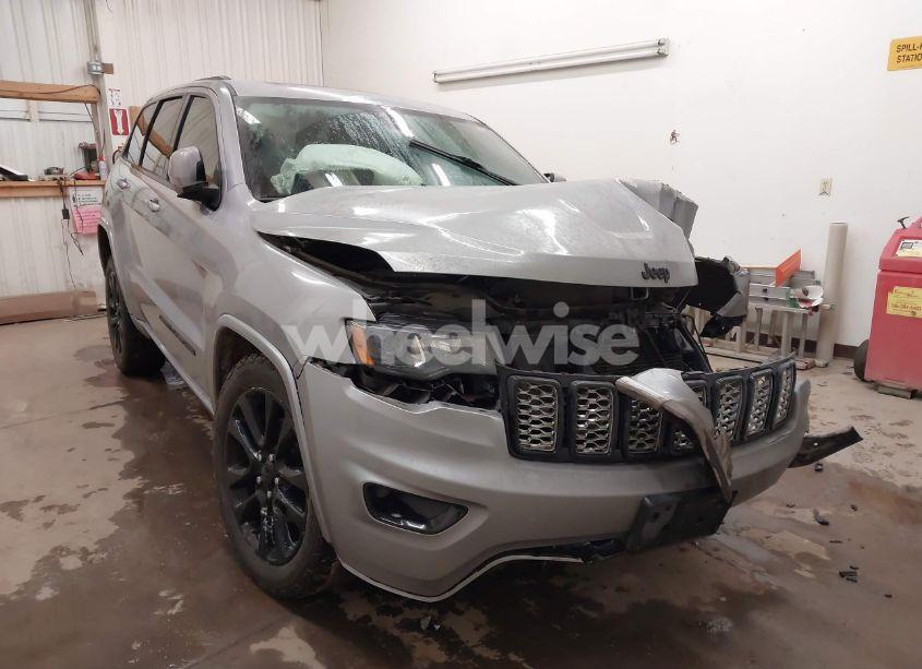 2018 Jeep Grand CHEROKEE ALTITUDE 4X4 (VIN 1C4RJFAG2JC297209) main photo