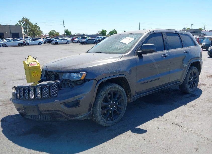 Photo 2 of 2018 Jeep Grand CHEROKEE LAREDO (VIN 1C4RJFAG2JC403920)