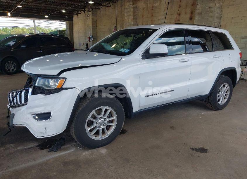 Photo 2 of 2018 Jeep Grand CHEROKEE LAREDO 4X4 (VIN 1C4RJFAG2JC433080)