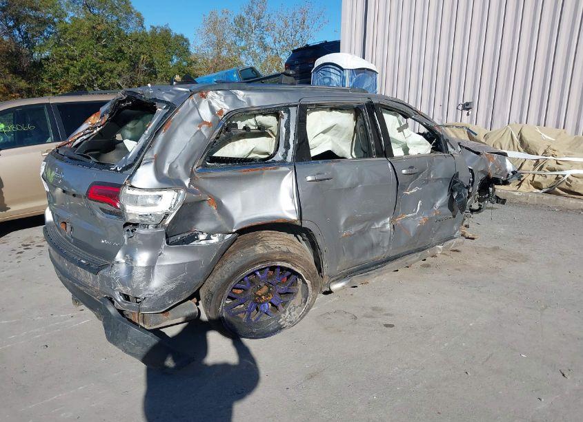 Photo 4 of 2019 Jeep Grand CHEROKEE LAREDO E 4X4 (VIN 1C4RJFAG2KC527865)