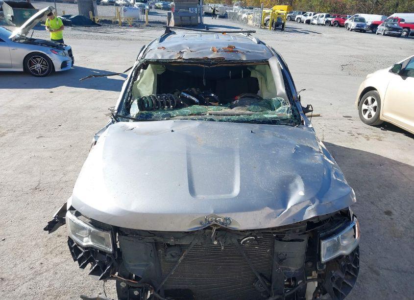 Photo 6 of 2019 Jeep Grand CHEROKEE LAREDO E 4X4 (VIN 1C4RJFAG2KC527865)