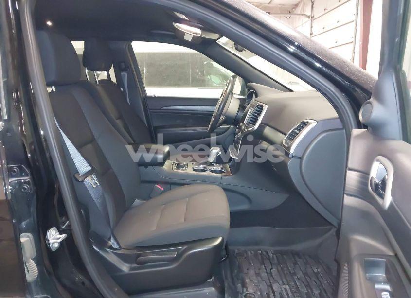 Photo 5 of 2019 Jeep Grand CHEROKEE LAREDO E 4X4 (VIN 1C4RJFAG2KC710344)