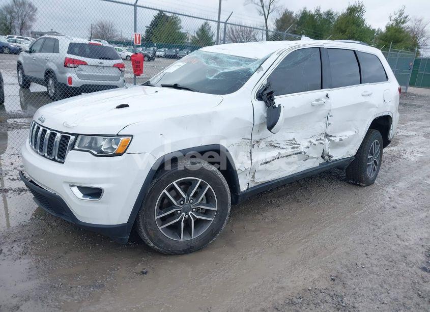 Photo 2 of 2020 Jeep Grand CHEROKEE LAREDO E 4X4 (VIN 1C4RJFAG2LC335945)