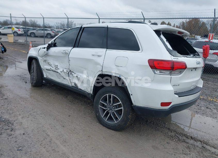 Photo 3 of 2020 Jeep Grand CHEROKEE LAREDO E 4X4 (VIN 1C4RJFAG2LC335945)