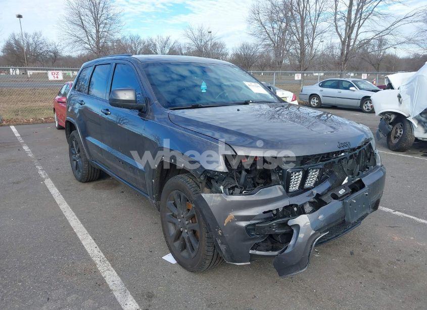 2020 Jeep Grand CHEROKEE LAREDO (VIN 1C4RJFAG2LC422745) main photo