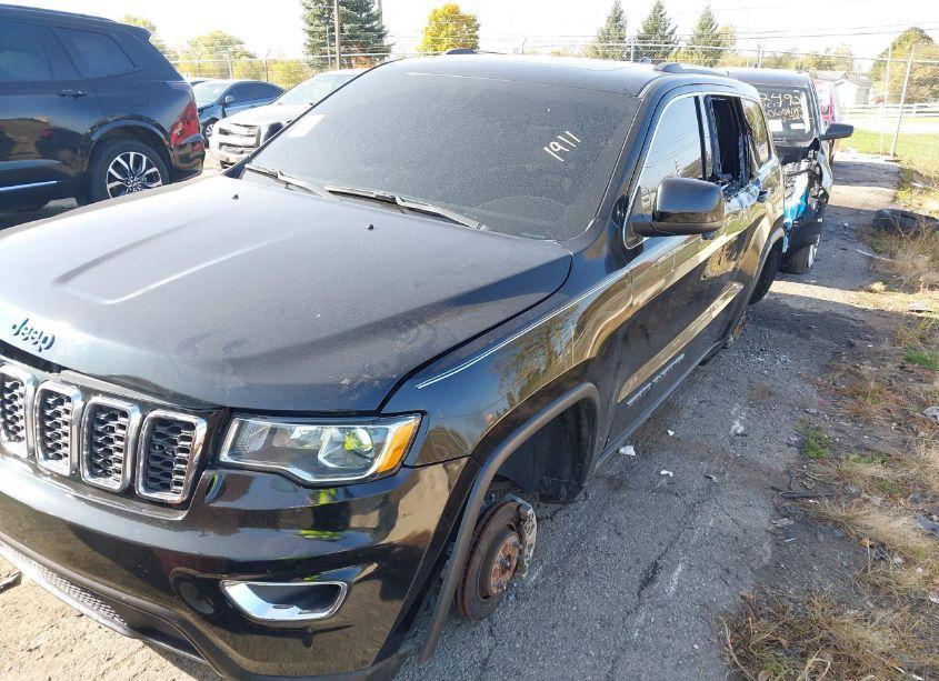 Photo 2 of 2021 Jeep Grand CHEROKEE LAREDO E 4X4 (VIN 1C4RJFAG2MC731911)