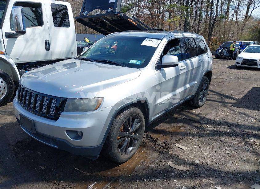 Photo 2 of 2012 Jeep Grand CHEROKEE LAREDO (VIN 1C4RJFAG3CC313436)