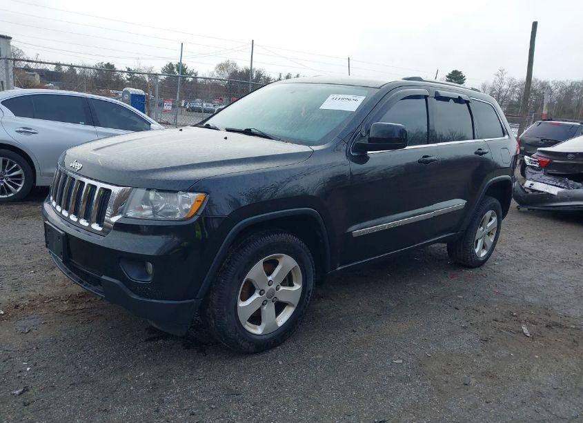 Photo 2 of 2013 Jeep Grand CHEROKEE LAREDO (VIN 1C4RJFAG3DC583686)