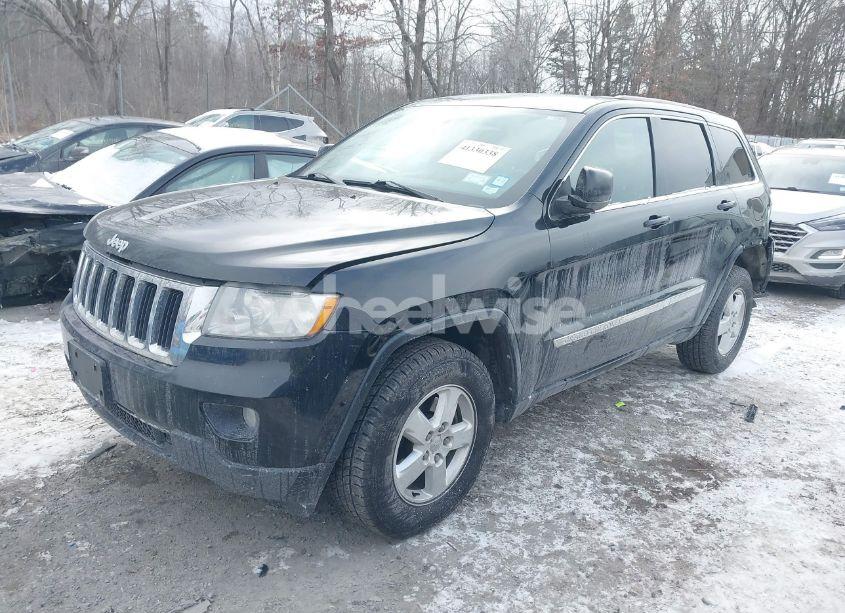 Photo 2 of 2013 Jeep Grand CHEROKEE LAREDO (VIN 1C4RJFAG3DC653185)