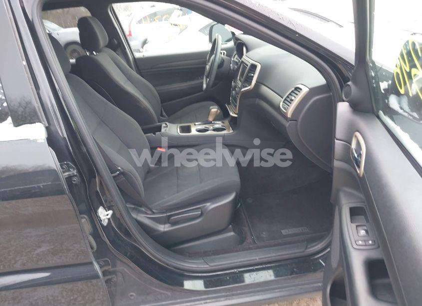 Photo 5 of 2016 Jeep Grand CHEROKEE LAREDO (VIN 1C4RJFAG3GC444310)