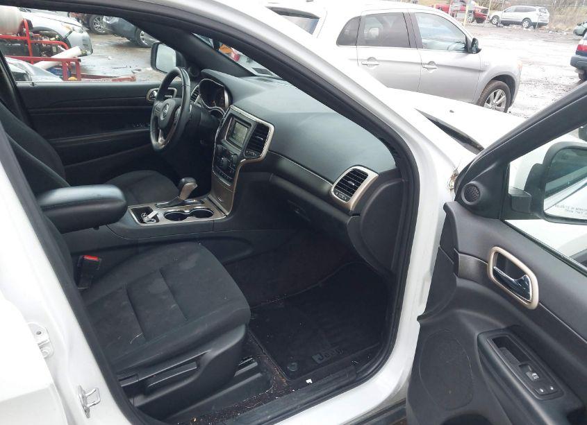 Photo 5 of 2017 Jeep Grand CHEROKEE LAREDO 4X4 (VIN 1C4RJFAG3HC645139)