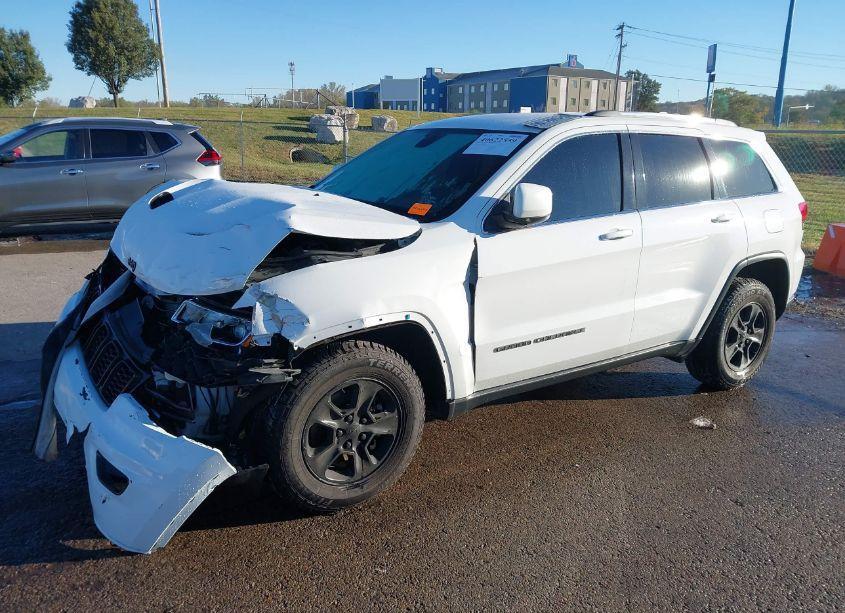 Photo 2 of 2017 Jeep Grand CHEROKEE LAREDO 4X4 (VIN 1C4RJFAG3HC912067)