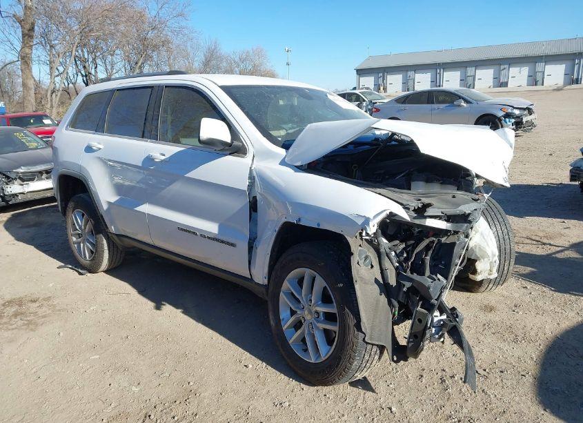 2018 Jeep Grand CHEROKEE LAREDO E 4X4 (VIN 1C4RJFAG3JC166337) main photo