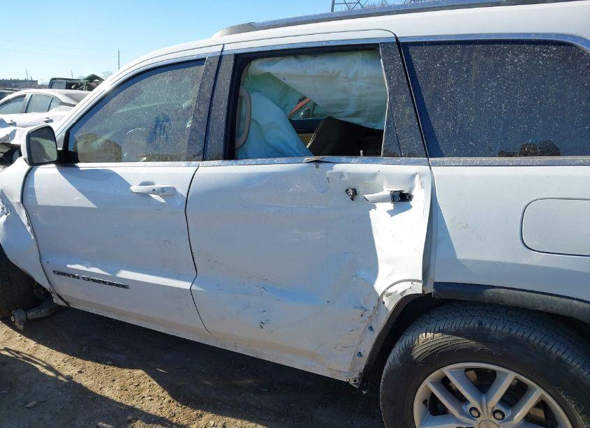 Photo 14 of 2018 Jeep Grand CHEROKEE LAREDO E 4X4 (VIN 1C4RJFAG3JC166337)