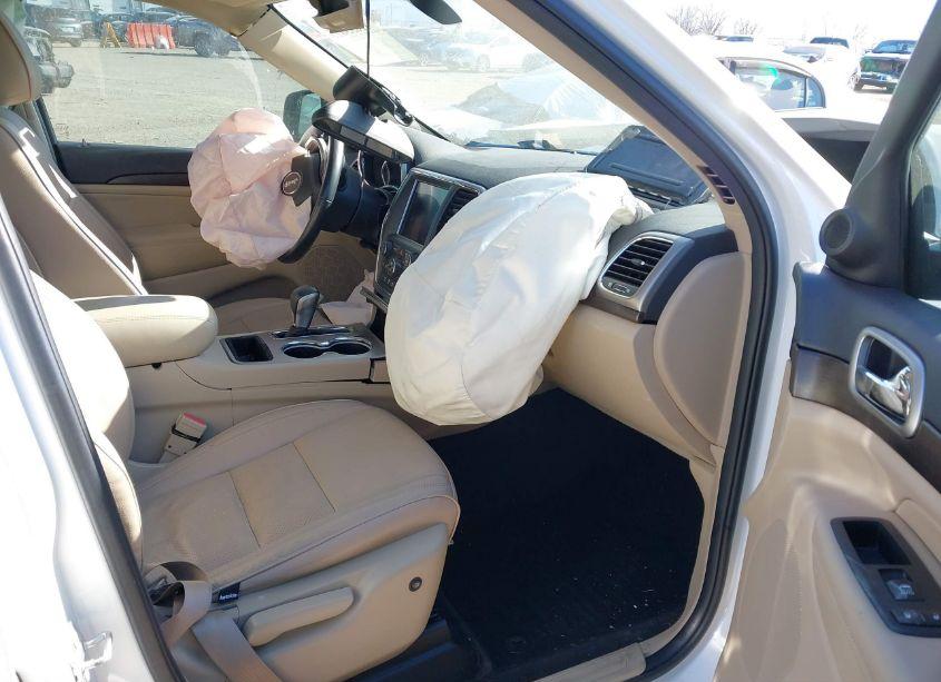 Photo 5 of 2018 Jeep Grand CHEROKEE LAREDO E 4X4 (VIN 1C4RJFAG3JC166337)