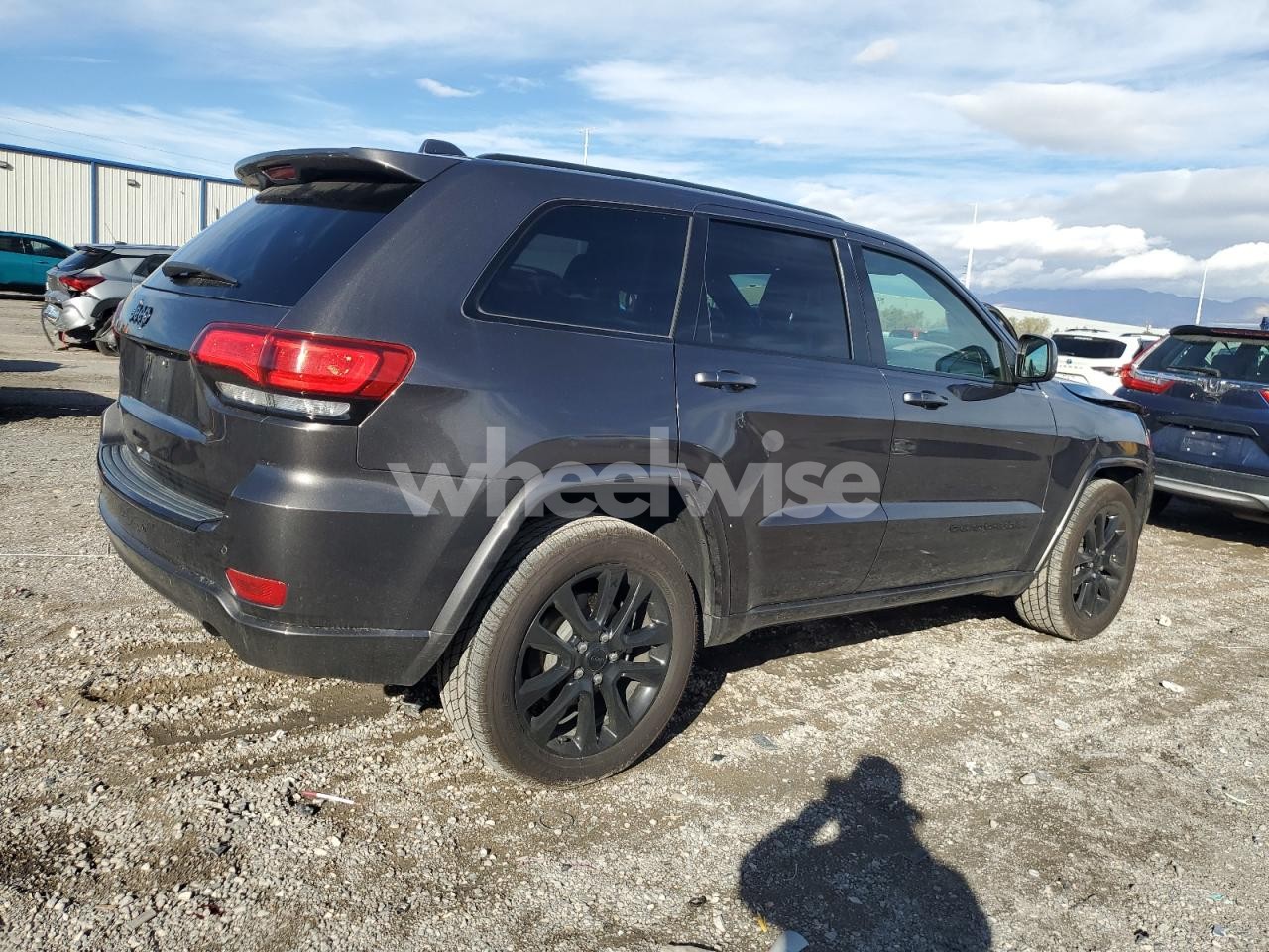 Photo 3 of 2018 JEEP GRAND CHEROKEE LAREDO (VIN 1C4RJFAG3JC332999)