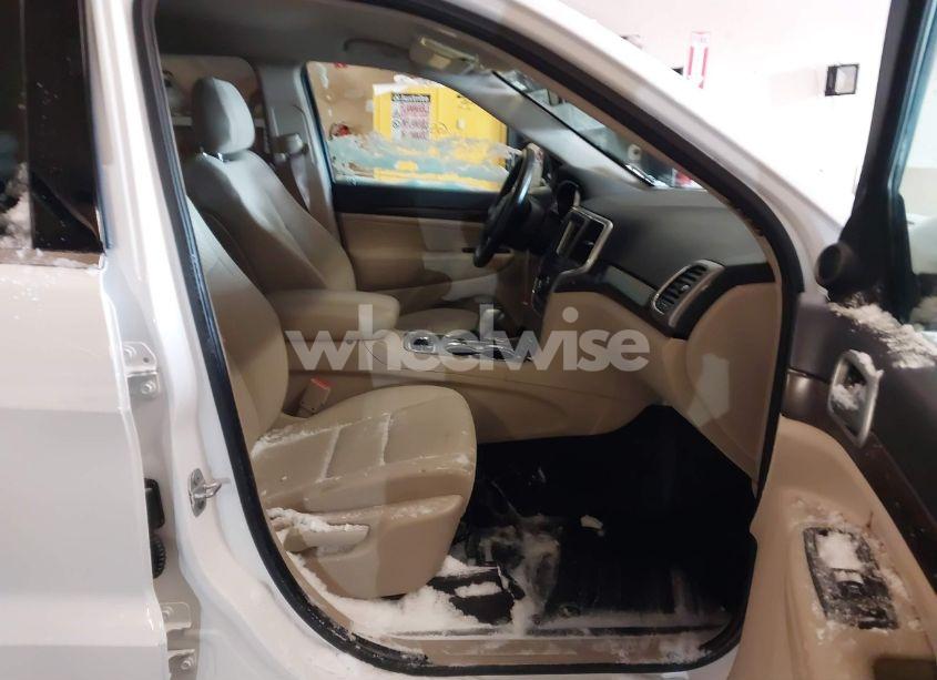 Photo 5 of 2018 Jeep Grand CHEROKEE LAREDO E 4X4 (VIN 1C4RJFAG3JC381426)