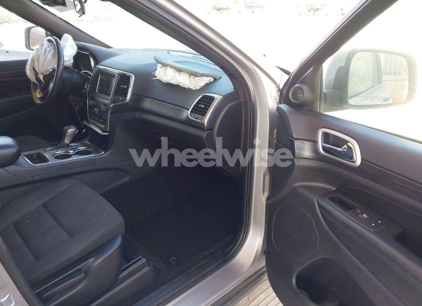 Photo 5 of 2019 Jeep Grand CHEROKEE LAREDO E 4X4 (VIN 1C4RJFAG3KC794111)